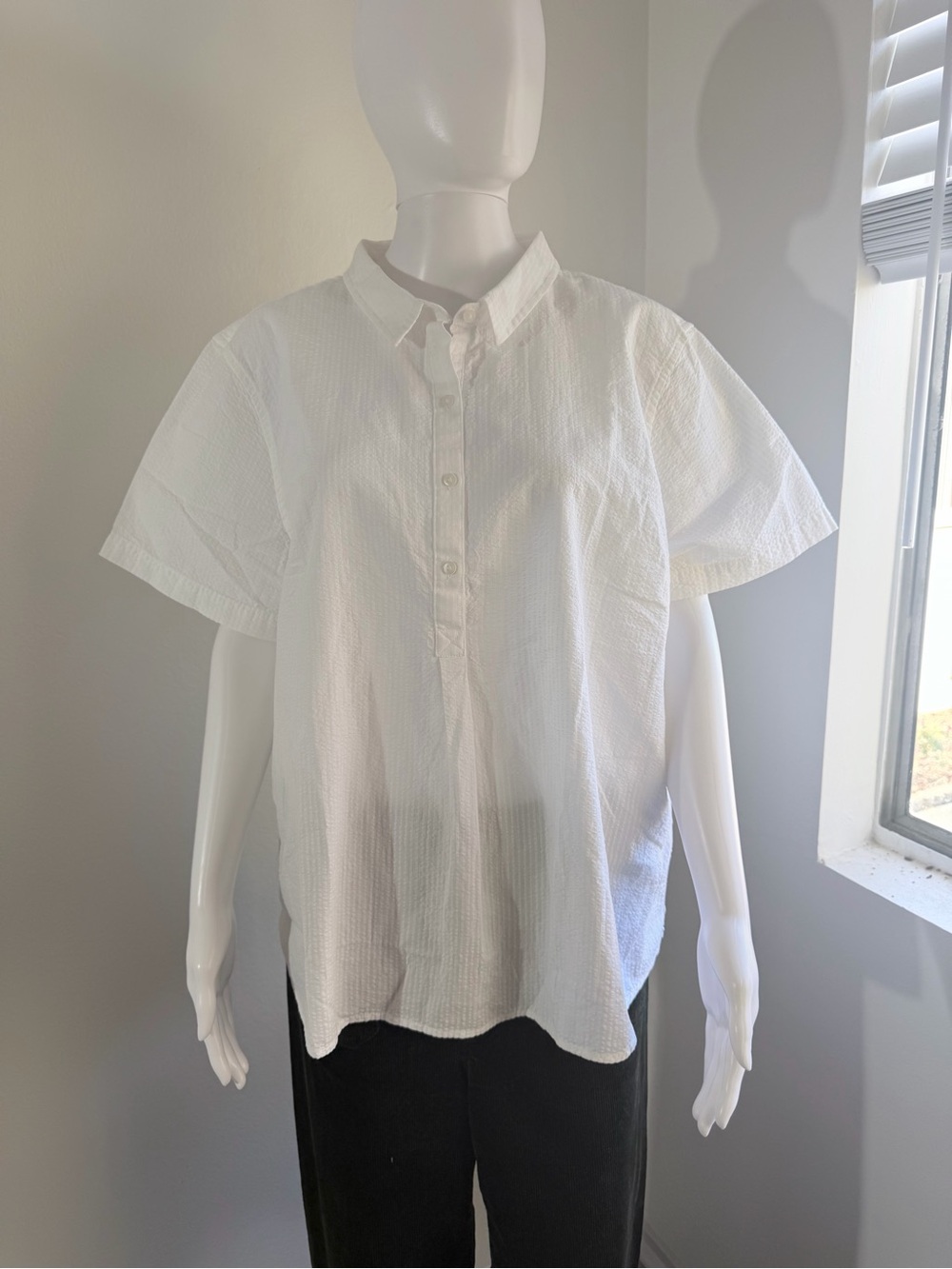 L.L. Bean White Textured Short Sleeve Button-Up